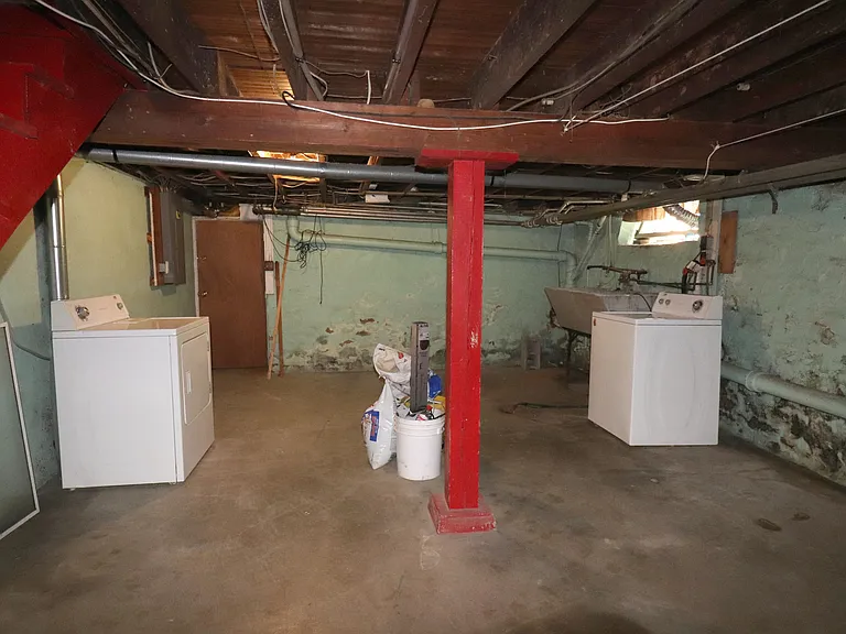 502 N State St — Photo 24