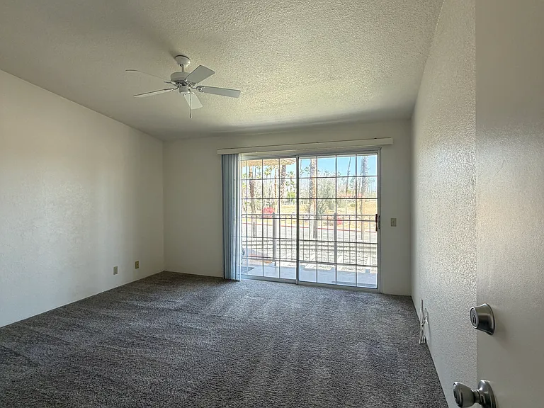 505 S Farrell Dr #R112 — Photo 11