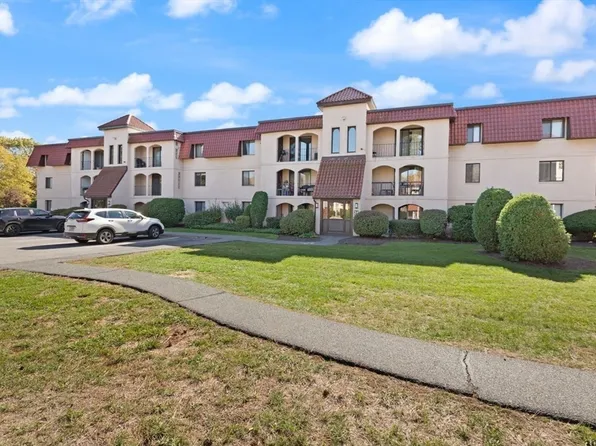 685 Oak St #24-3, Brockton, MA 02301
