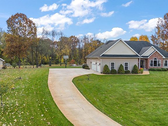 5th image of 59369 Apricot Ct