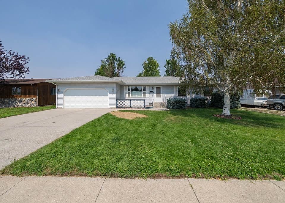 1st image of 925 River View Dr