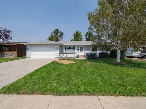 925 River View Dr, Cody, WY 82414