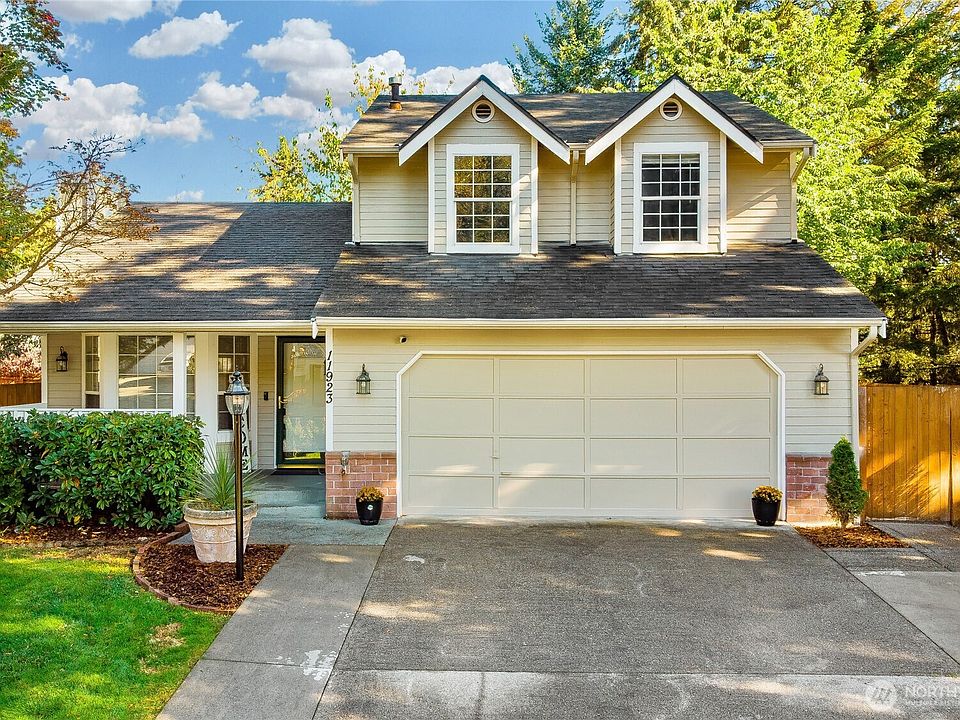 1st image of 11923 207th Avenue E