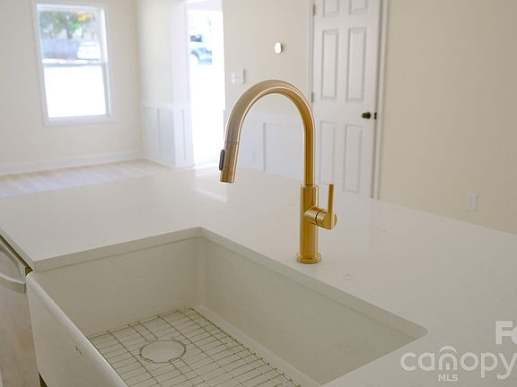 3rd image of 503 Granby Cir