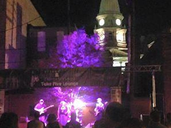 1015 Main St