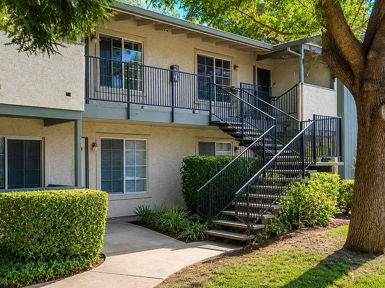 480 Manzanita Ave — Photo 5