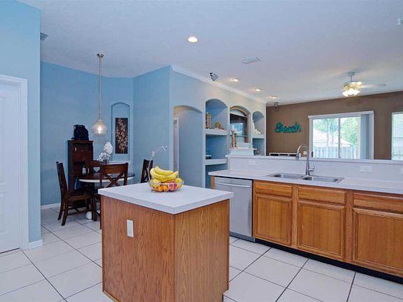 3rd image of 12881 Winthrop Cove Dr