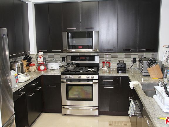 3rd image of 520 S Kingsley Dr APT 402
