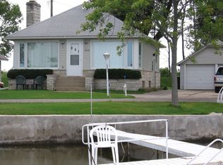 384 Sandy Beach Rd, Lake Mills, WI 53551