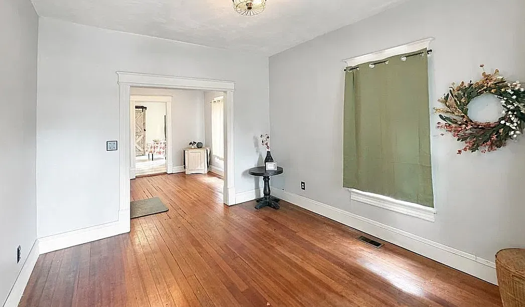 3 bed, 1005 sqft, $1,850 — Photo 3