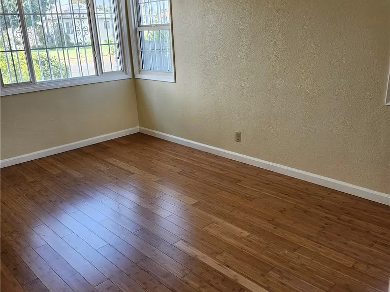 628 W Floral Dr — Photo 2