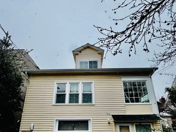 1812 N 40th St APT C, Seattle, WA 98103