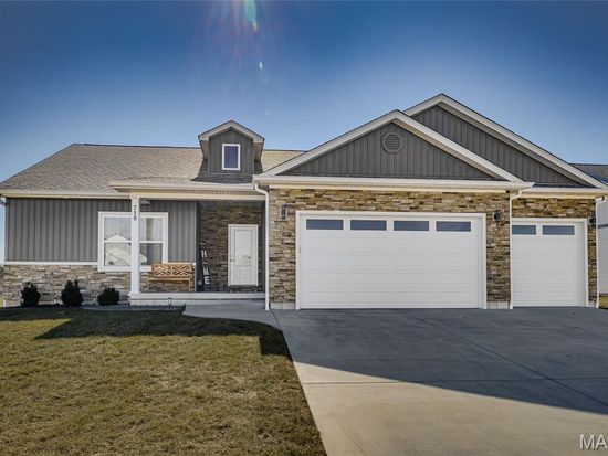 718 Deerfield Ln, Farmington, MO 63640