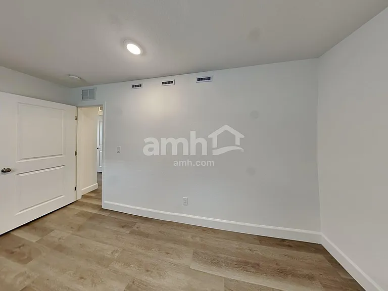 6411 Rush Ave — Photo 16