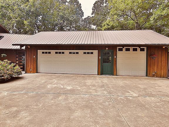 3rd image of 360 Big Oak Dr