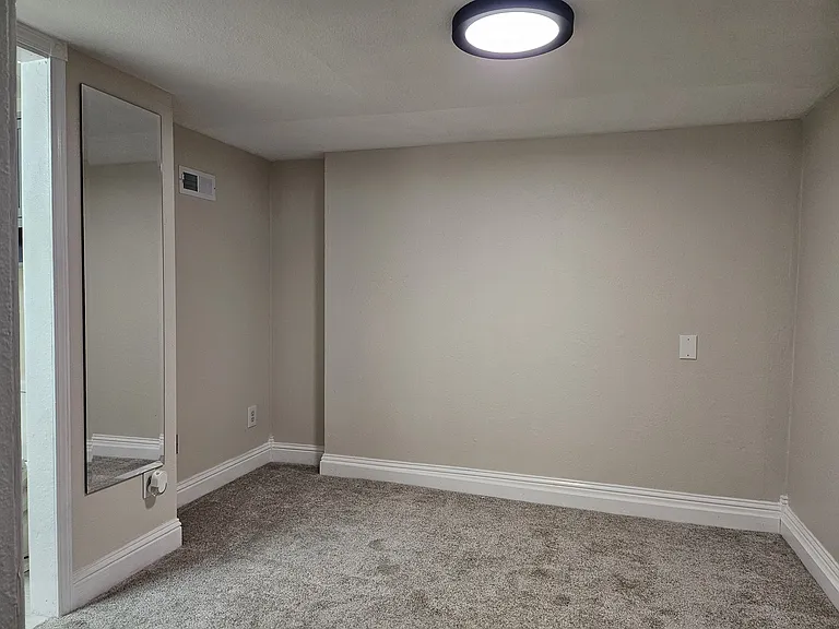 27 Avenue Ln #B — Photo 10