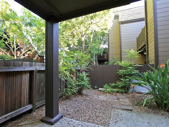 5th image of 555 Thain Way