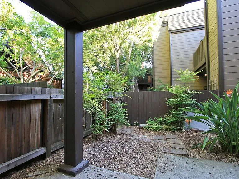 555 Thain Way — Photo 5