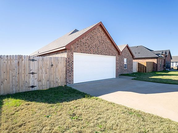 3rd image of 1020 Springview Ln