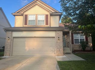 322 Lake Meadow Dr, Waterford, MI 48327