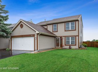 455 Rosewood Xing #2, Lindenhurst, IL 60046