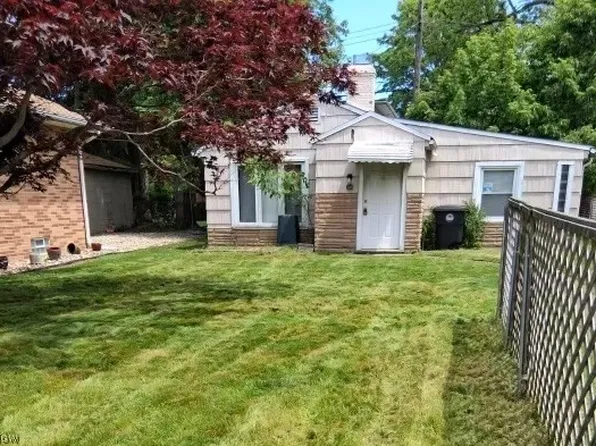 17715 Ingleside Rd, Cleveland, OH 44119