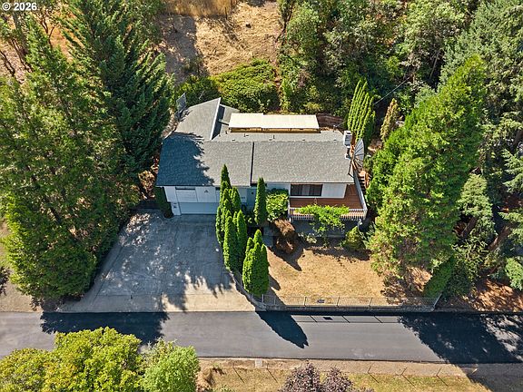 4th image of 623 Pioneer Way