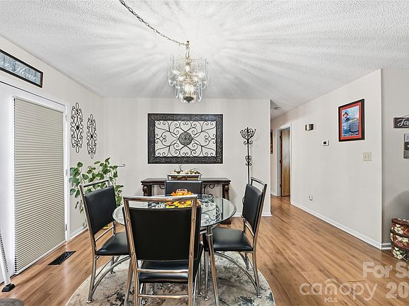 3rd image of 305 Timberland Dr