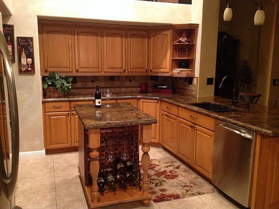 Beautiful Gourmet Kitchen !!