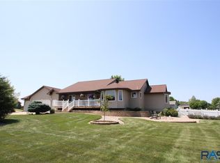 27121 Mockingbird Dr, Harrisburg, SD 57032