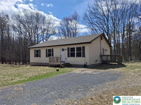 1714 Upper Valley Rd, Effort, PA 18330