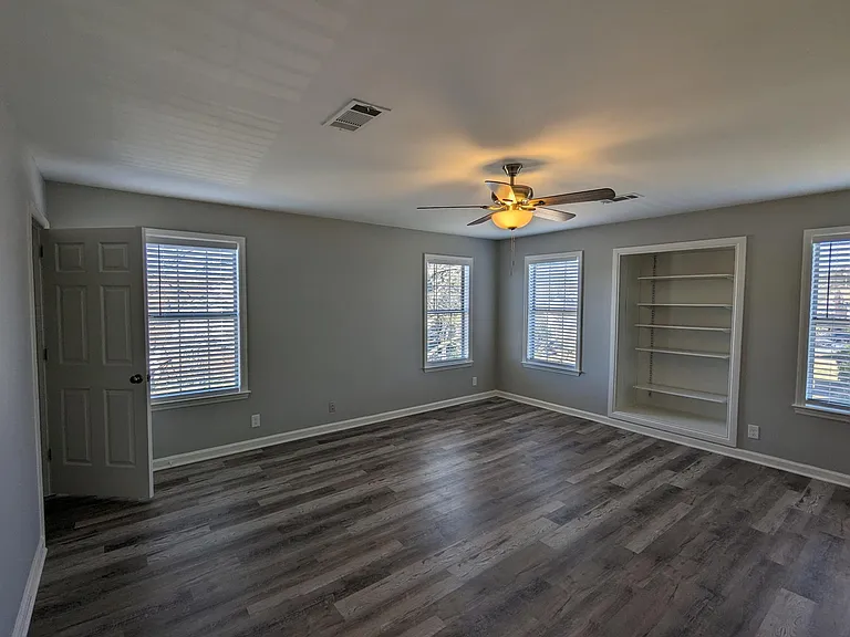 4713 Derbyshire Dr — Photo 12