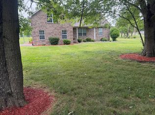 443 Clearview Rd, Cottontown, TN 37048