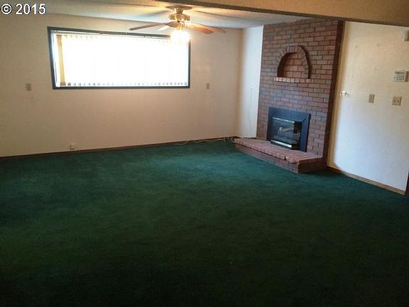 4th image of 613 NE 152nd Ave