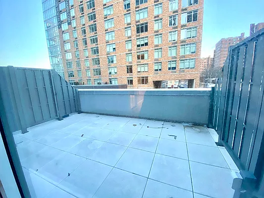 Rented by Red Apple Group | media 18