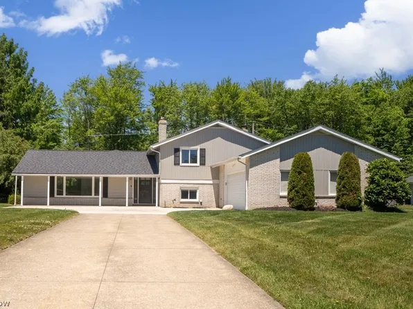 6815 Hickory Hill Dr, Mayfield Village, OH 44143