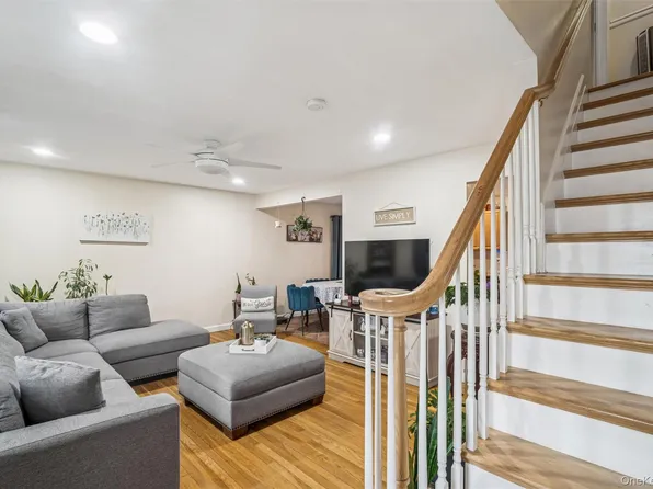 29 Lexington Avenue, West Babylon, NY 11704