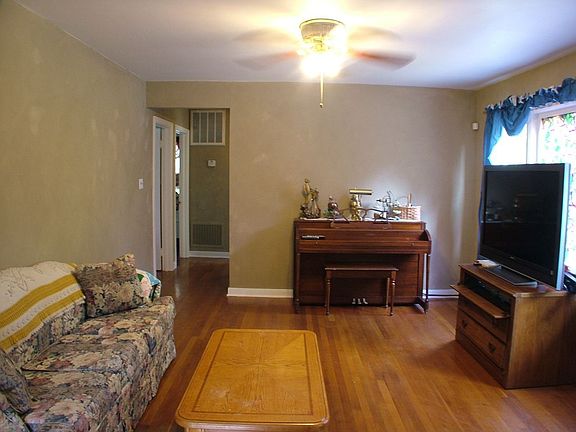 2nd image of 3505 Luray St