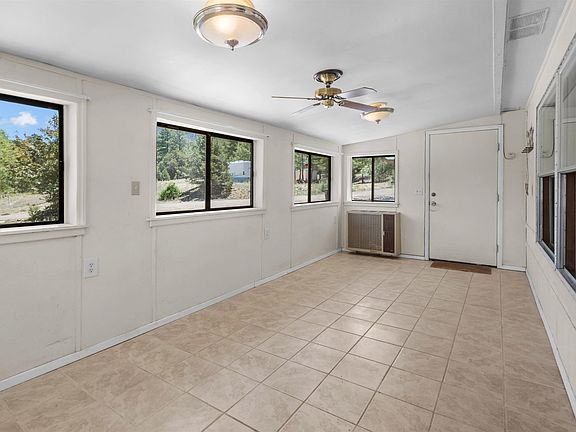 4th image of 10 Hunt Road