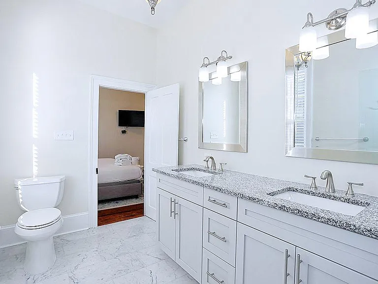 415 E Gordon St — Photo 24
