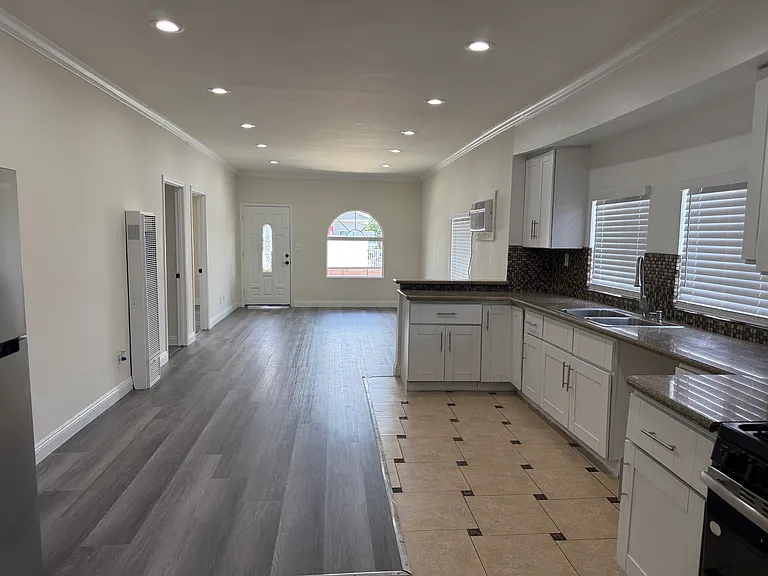 1026 E 42nd St #1026 — Photo 12