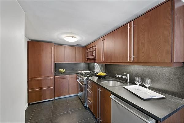 1st image of 305 2nd Ave APT 709