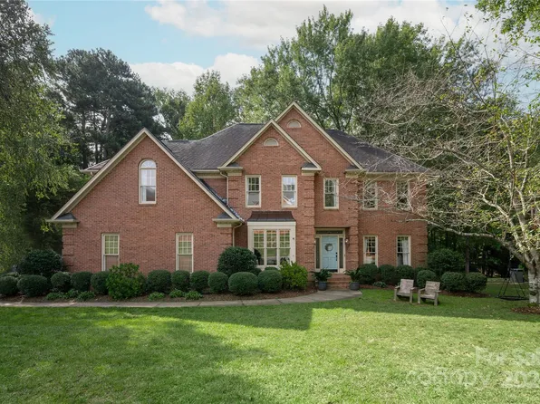 10301 Oak Pond Cir, Charlotte, NC 28277