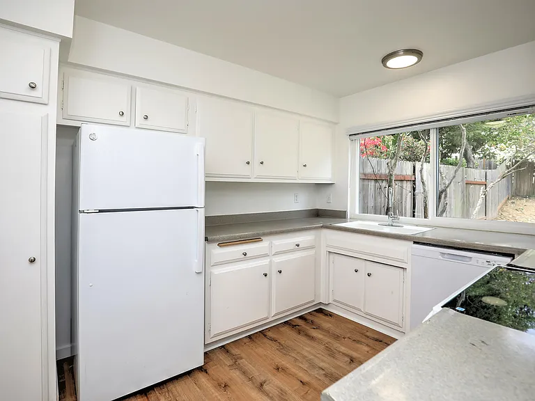 7392 Elmhurst Pl — Photo 8