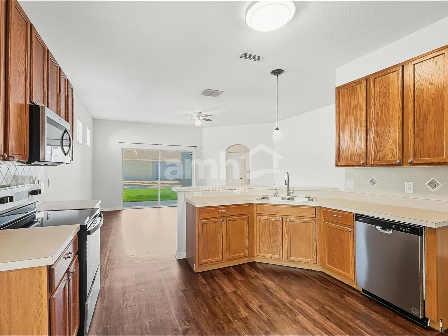 3 bed, 3.0 bath, 2249 sqft, $2,800 — Photo 3