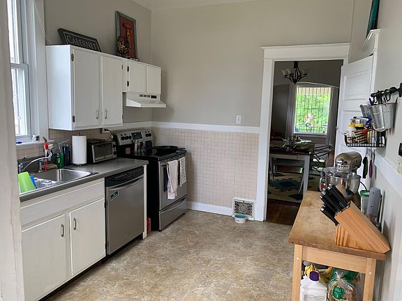 4th image of 3048 N Vine St