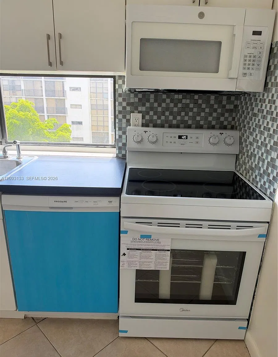 2 bed, 2.0 bath, $2,450 — Photo 2