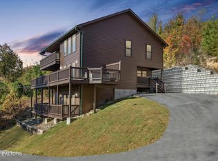 781 Village Loop Rd, Gatlinburg, TN 37738