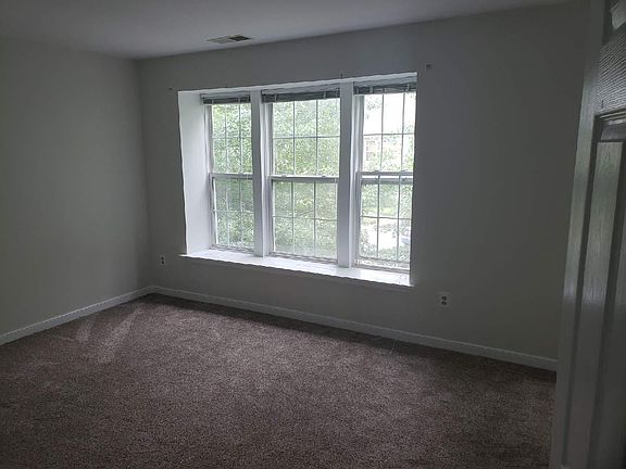 3rd image of 2917 Queensland Dr