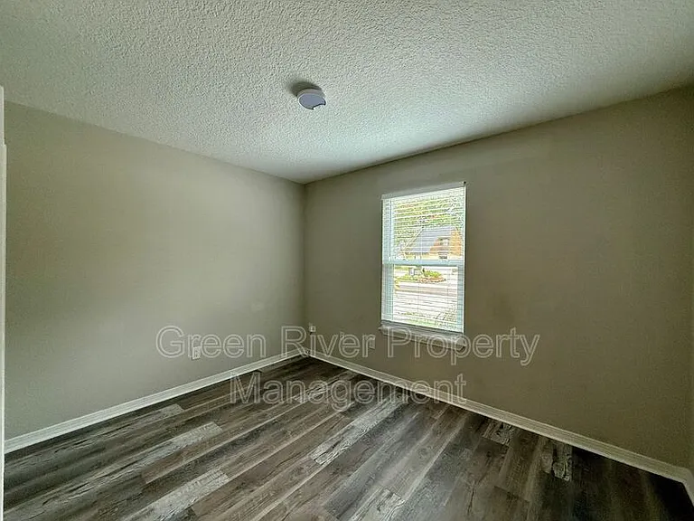 7665 Jana Ln S — Photo 12